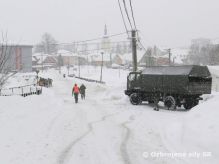 Zasnežené Kysuce zachraňujú vojaci
