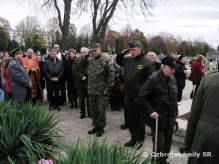 Červené maky na michalovskom cintoríne
