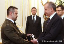 Prezident ocenil príslušníka práporu RCHBO medailou Za statočnosť
